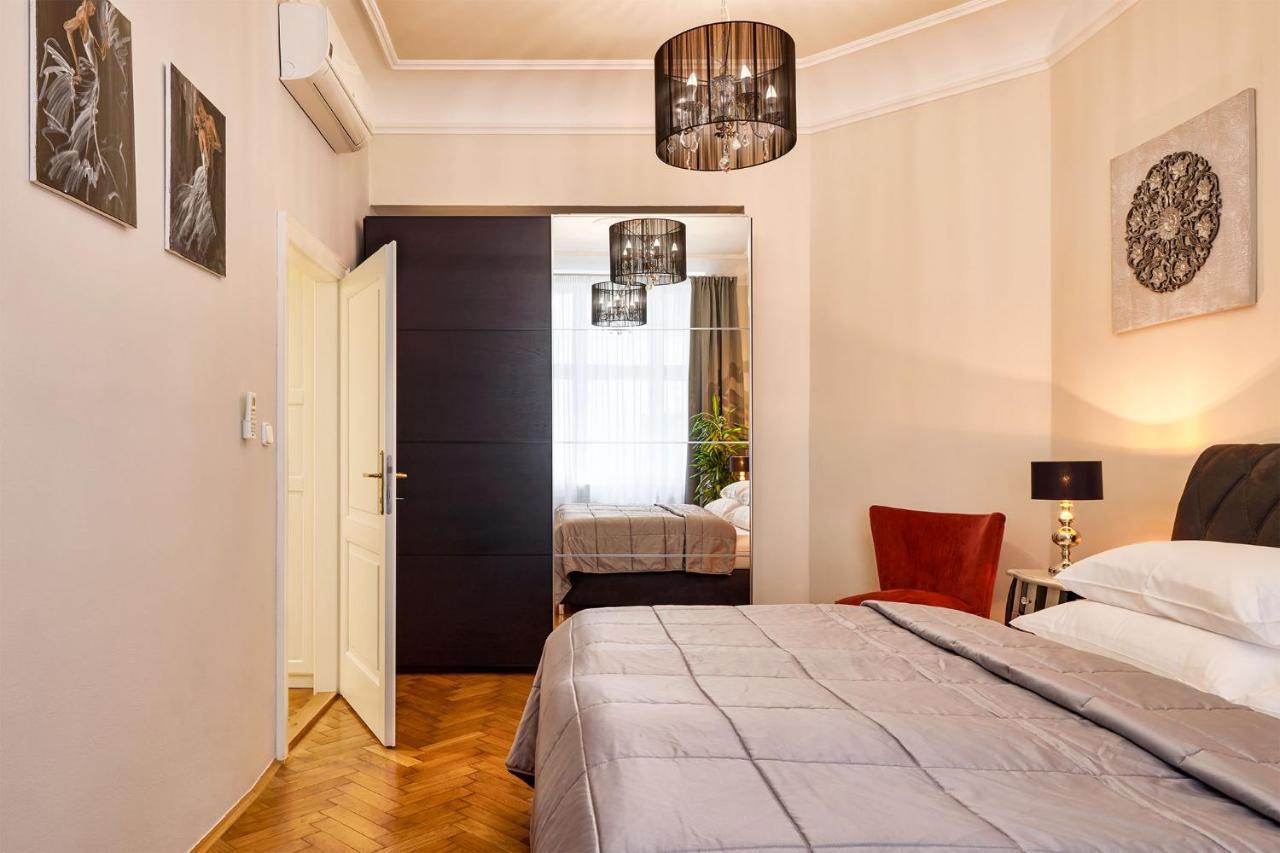 Pragueone Apartment,A/C,Terrace ภายนอก รูปภาพ