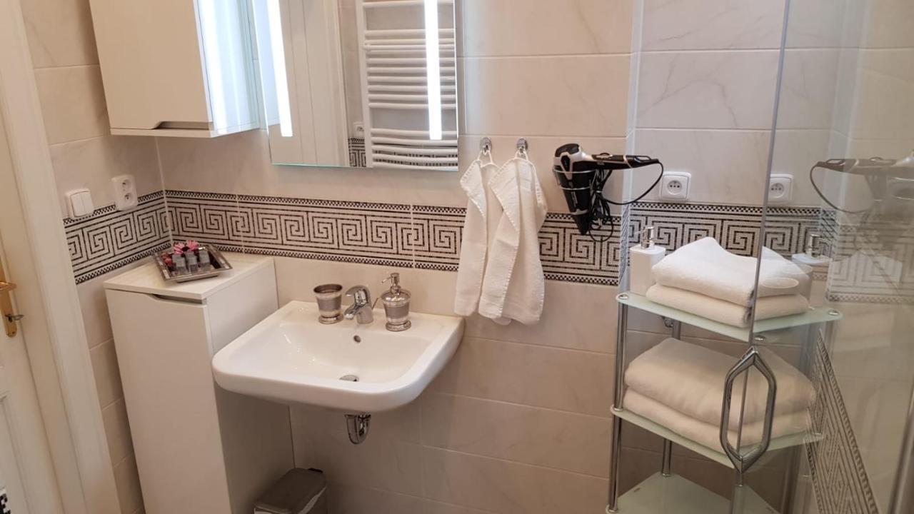 Pragueone Apartment,A/C,Terrace ภายนอก รูปภาพ
